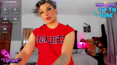 Snapshot of jujubee_lander chatting on 12.10.24 Jujubee online show from 12.10.24