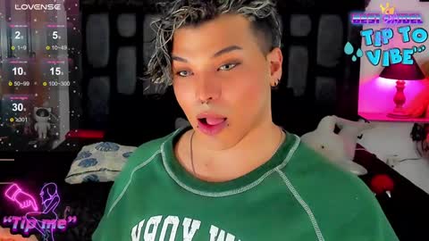 Snapshot of jujubee_lander chatting on 12.14.24 Jujubee online show from 12.14.24