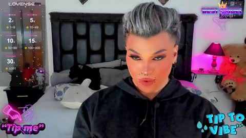 Snapshot of jujubee_lander chatting on 12.29.24 Jujubee online show from 12.29.24