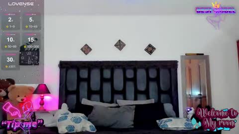 Snapshot of jujubee_lander chatting on 01.11.25 Jujubee online show from 01.11.25