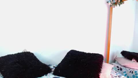 Snapshot of jules_n_gia chatting on 12.29.24 Jules and Gia online show from 12.29.24