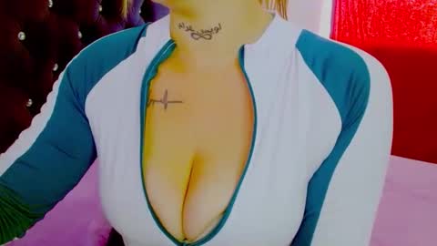  Juliana Torres  online show from 10.29.25