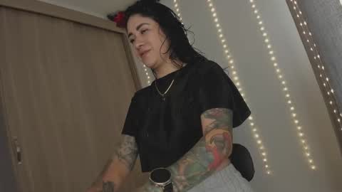 Snapshot of juli_hairy chatting on 03.27.26 Juli Modelo Independiente online show from 03.27.26