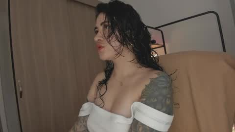 Snapshot of juli_hairy chatting on 04.17.26 Juli Modelo Independiente online show from 04.17.26