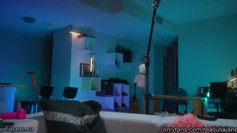 Julia Jane online show from 04.16.26