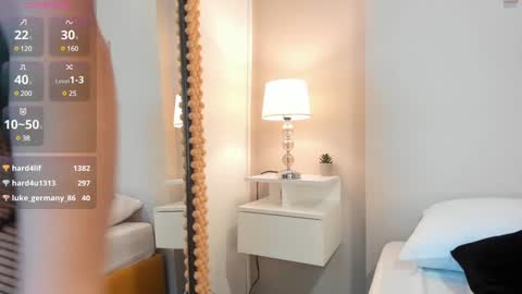 J U L IA   M A R T I N E Z online show from 01.30.25