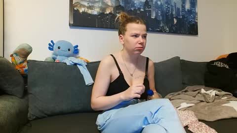 julia_official online show from 02.12.25