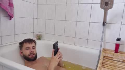 julia_official online show from 10.05.25