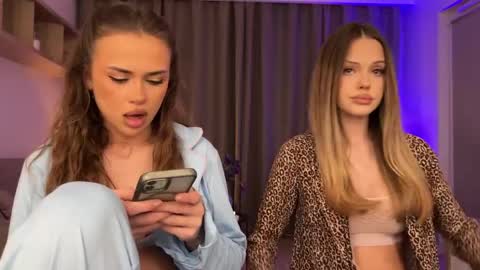 Julia R Le online show from 03.25.26