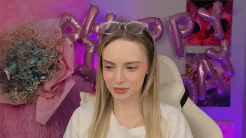 Snapshot of juliabrewwer chatting on 09.18.25 Julia online show from 09.18.25