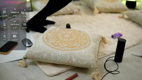 Snapshot of juliahyde chatting on 03.16.26 Julia online show from 03.16.26