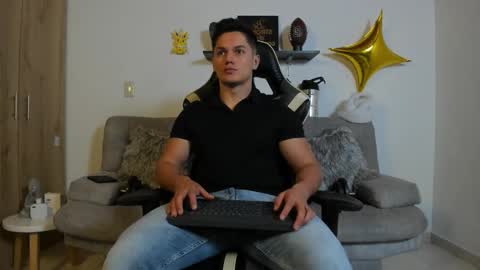 julian_wallace online show from 10.07.25