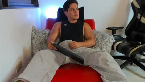 julian_wallace online show from 03.30.26