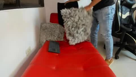 julian_wallace online show from 04.08.26