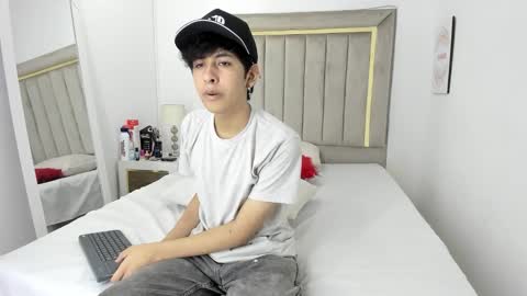 Snapshot of julian_xp chatting on 01.05.26 Julian online show from 01.05.26