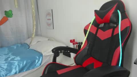 Julian online show from 04.04.26