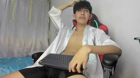 Snapshot of julian_xp chatting on 04.22.26 Julian online show from 04.22.26