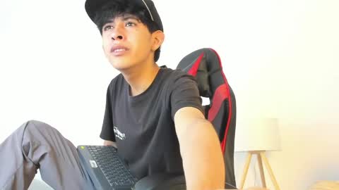 Snapshot of julian_xp chatting on 05.25.26 Julian online show from 05.25.26