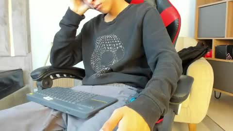 Snapshot of julian_xp chatting on 05.27.26 Julian online show from 05.27.26