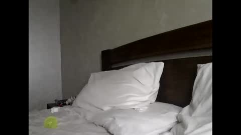 Snapshot of julianagold1 chatting on 10.10.25 julianagold1 online show from 10.10.25