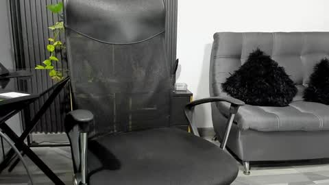 Julian online show from 02.05.25