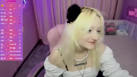 Snapshot of juliasharkk chatting on 11.15.25 JuliaSharkk online show from 11.15.25