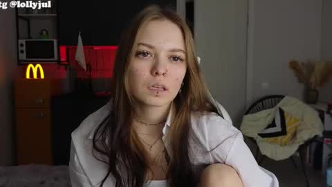 Snapshot of julidropp chatting on 10.22.25 julidropp online show from 10.22.25