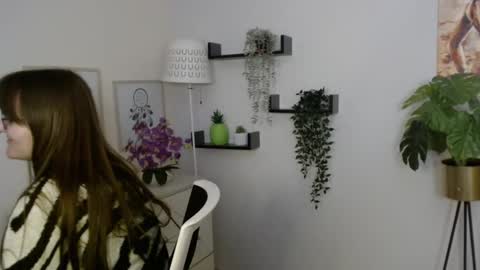 Snapshot of julie_extasy chatting on 11.20.25 Julie online show from 11.20.25