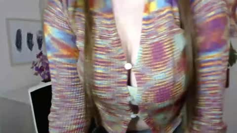 Snapshot of julie_extasy chatting on 11.28.25 Julie online show from 11.28.25