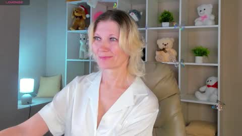 Julie Lucasss online show from 02.23.26