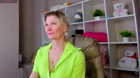 Snapshot of julie_lucasss chatting on 03.05.26 Julie Lucasss online show from 03.05.26