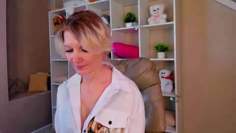 Snapshot of julie_lucasss chatting on 03.07.26 Julie Lucasss online show from 03.07.26