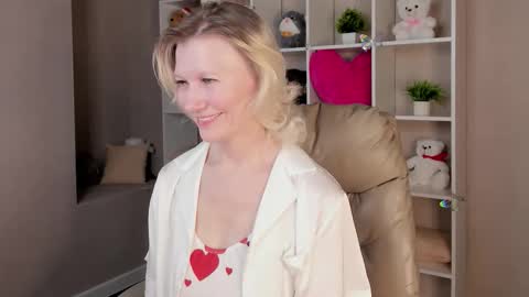 Snapshot of julie_lucasss chatting on 03.10.26 Julie Lucasss online show from 03.10.26