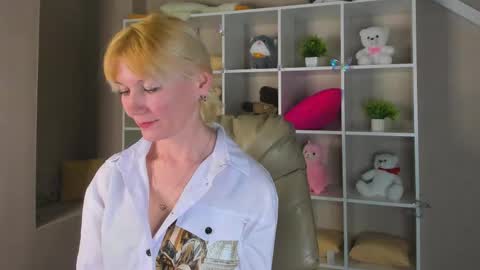 Snapshot of julie_lucasss chatting on 04.13.26 Julie Lucasss online show from 04.13.26