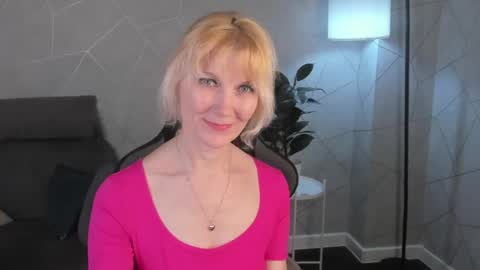 Snapshot of julie_lucasss chatting on 04.16.26 Julie Lucasss online show from 04.16.26