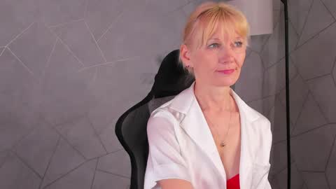 Julie Lucasss online show from 05.16.26