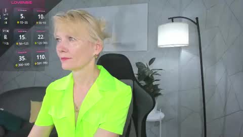 Snapshot of julie_lucasss chatting on 06.10.26 Julie Lucasss online show from 06.10.26