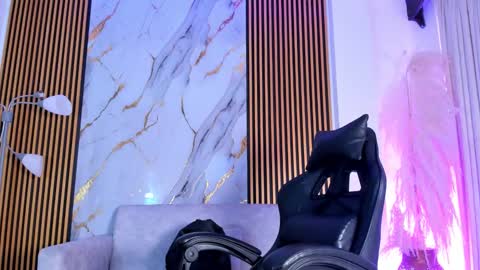 Snapshot of juliensaint_ chatting on 10.13.25 Julien online show from 10.13.25