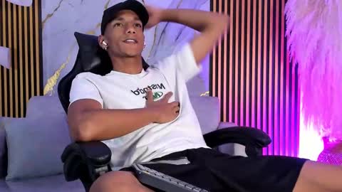 Snapshot of juliensaint_ chatting on 10.15.25 Julien online show from 10.15.25