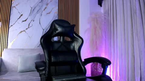 Snapshot of juliensaint_ chatting on 11.29.25 Julien online show from 11.29.25