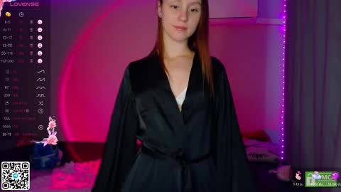 Snapshot of julieqt chatting on 09.28.25 julieqt online show from 09.28.25