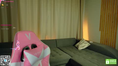 Snapshot of julieqt chatting on 11.12.25 julieqt online show from 11.12.25