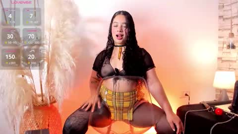 Snapshot of julieta_333 chatting on 11.17.25 julieta_333 online show from 11.17.25