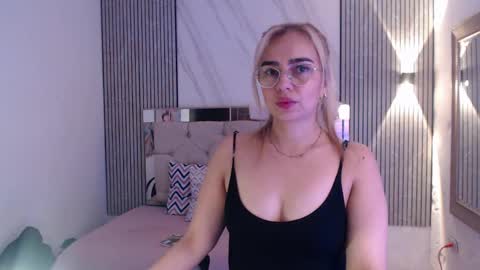 julieta__fox_ online show from 04.06.26