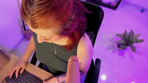 Snapshot of julieta_alves chatting on 04.15.26 July online show from 04.15.26