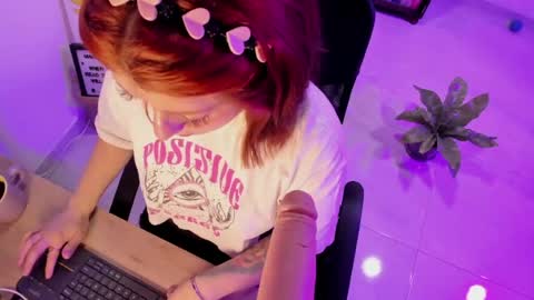 Snapshot of julieta_alves chatting on 04.27.26 July online show from 04.27.26
