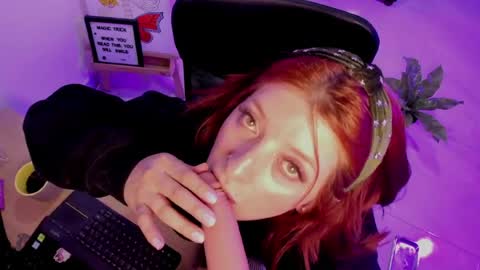 Snapshot of julieta_alves chatting on 05.12.26 July online show from 05.12.26