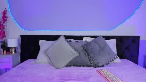 Snapshot of julieta_cortes__ chatting on 09.09.25 Julieta online show from 09.09.25