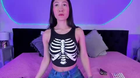 Snapshot of julieta_cortes__ chatting on 09.11.25 Julieta online show from 09.11.25