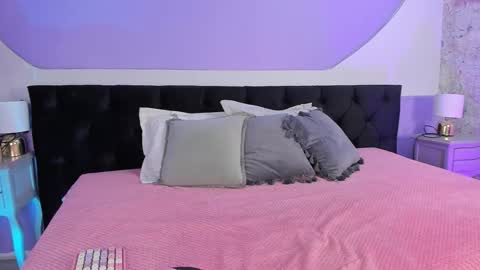 Snapshot of julieta_cortes__ chatting on 09.17.25 Julieta online show from 09.17.25